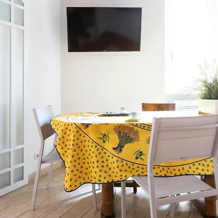 Apartment Plum Guide - Ambrosia Rome